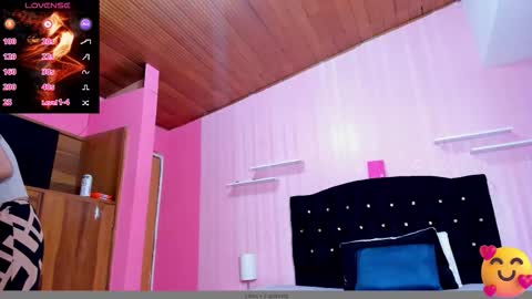 Snapshot of azul_moon chatting on September 13, 3:25 am azul_moon online show from September 13, 3:25 am