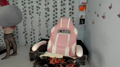 Snapshot of azumi_saan chatting on October 28, 2:50 am azumi saan online show from October 28, 2:50 am