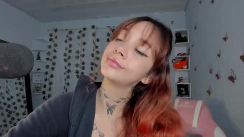 Snapshot of azumi_saan chatting on October 10, 2:49 am azumi saan online show from October 10, 2:49 am