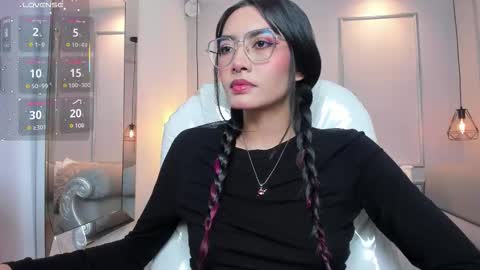 Azura online show from November 6, 7:31 pm