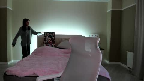 Monica online show from October 8, 12:37 am