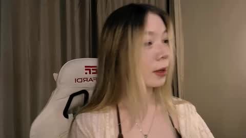 Snapshot of babby_rabbit_ chatting on October 17, 10:46 pm Cute Raby online show from October 17, 10:46 pm