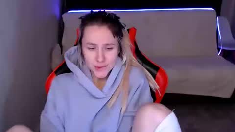 baby_kitte online show from December 5, 6:10 am