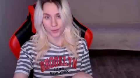 baby_kitte online show from December 12, 10:45 am