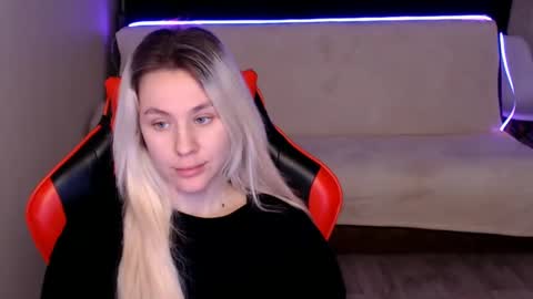 baby_kitte online show from December 4, 3:37 am