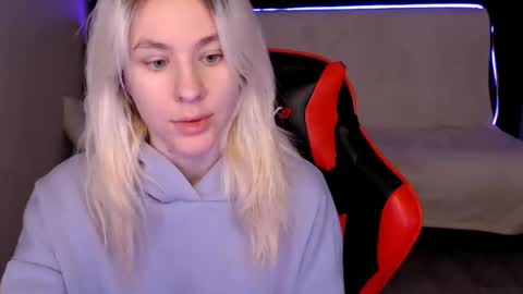 baby_kitte online show from December 9, 3:29 am