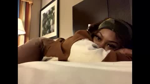 baby_tsunami online show from December 9, 3:18 am