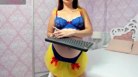 Snapshot of babyangel18_ chatting on September 26, 10:24 am ANGEL online show from September 26, 10:24 am