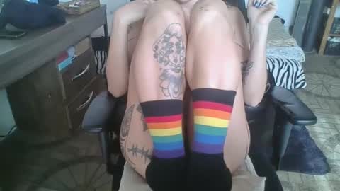 Snapshot of babydemon6 chatting on October 14, 6:43 pm babydemon6 online show from October 14, 6:43 pm