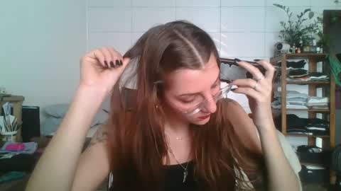 Snapshot of babydemon6 chatting on September 18, 7:34 pm babydemon6 online show from September 18, 7:34 pm