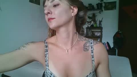 babydemon6 online show from December 13, 1:33 pm