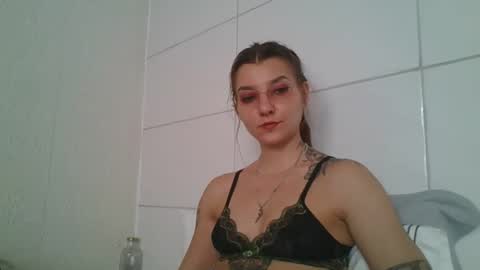 Snapshot of babydemon6 chatting on November 1, 9:19 pm babydemon6 online show from November 1, 9:19 pm