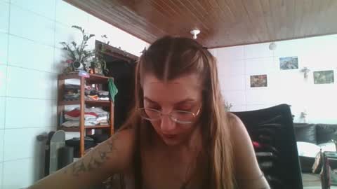 Snapshot of babydemon6 chatting on October 15, 7:16 pm babydemon6 online show from October 15, 7:16 pm