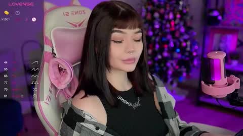 Snapshot of babyroxynill chatting on December 18, 10:57 pm Nika online show from December 18, 10:57 pm