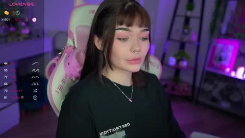 Snapshot of babyroxynill chatting on February 2, 11:00 pm Nika online show from February 2, 11:00 pm