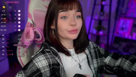 Snapshot of babyroxynill chatting on February 12, 10:37 pm Nika online show from February 12, 10:37 pm