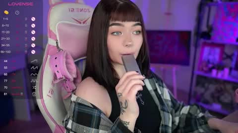 Snapshot of babyroxynill chatting on January 16, 11:06 pm Nika online show from January 16, 11:06 pm