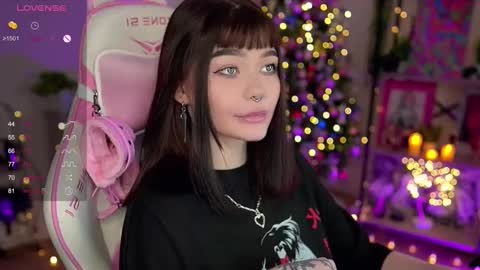 Snapshot of babyroxynill chatting on December 21, 10:51 pm Nika online show from December 21, 10:51 pm