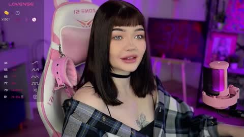 Snapshot of babyroxynill chatting on December 6, 11:13 pm Nika online show from December 6, 11:13 pm