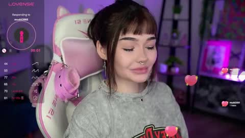 Snapshot of babyroxynill chatting on February 6, 11:15 pm Nika online show from February 6, 11:15 pm