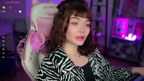 Snapshot of babyroxynill chatting on February 1, 11:06 pm Nika online show from February 1, 11:06 pm