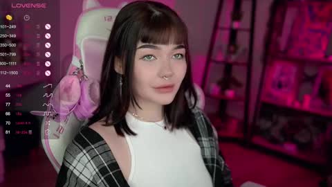 Snapshot of babyroxynill chatting on February 8, 11:02 pm Nika online show from February 8, 11:02 pm