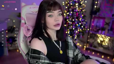 Snapshot of babyroxynill chatting on December 25, 11:31 pm Nika online show from December 25, 11:31 pm