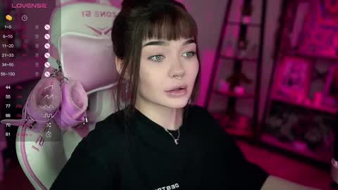 Snapshot of babyroxynill chatting on February 9, 10:43 pm Nika online show from February 9, 10:43 pm