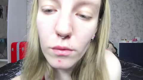 Snapshot of baiambel_mi chatting on October 9, 3:49 pm holly online show from October 9, 3:49 pm