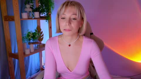 Elly online show from April 12, 12:08 pm