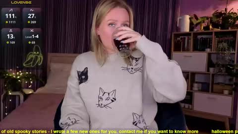 Snapshot of bananarum chatting on October 12, 2:08 pm Allie online show from October 12, 2:08 pm