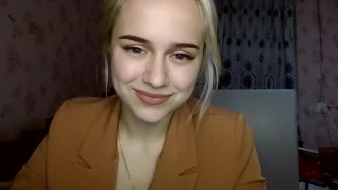 barbie___girl online show from November 17, 5:13 pm