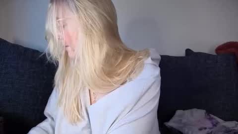 Snapshot of barbiegirl966 chatting on November 2, 10:07 am barbiegirl966 online show from November 2, 10:07 am