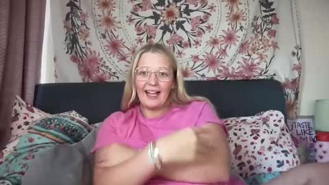 Snapshot of barbiegirl966 chatting on October 5, 9:25 am barbiegirl966 online show from October 5, 9:25 am