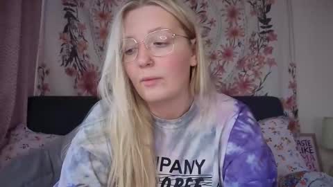 Snapshot of barbiegirl966 chatting on October 13, 8:39 am barbiegirl966 online show from October 13, 8:39 am