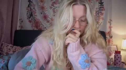 Snapshot of barbiegirl966 chatting on October 17, 8:50 am barbiegirl966 online show from October 17, 8:50 am