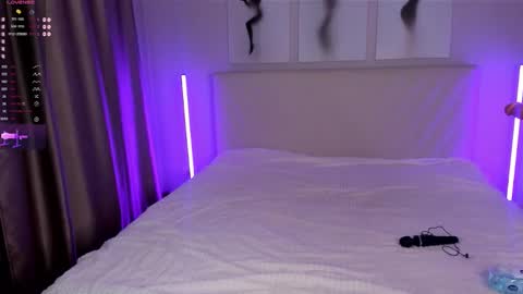  Emma online show from November 9, 8:27 pm