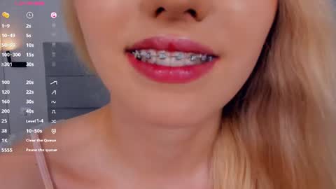Mia online show from July 3, 3:07 pm