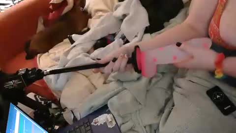 Ask  online show from October 7, 9:03 am