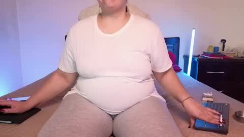 Snapshot of bbw_goddes chatting on October 18, 1:14 pm Love online show from October 18, 1:14 pm