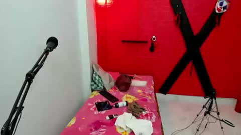 rever online show from February 3, 6:22 am