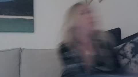 Snapshot of beach_bunny69 chatting on December 4, 11:41 am Emma online show from December 4, 11:41 am