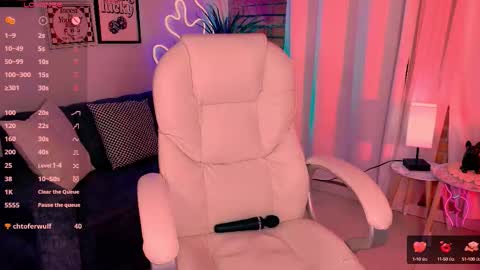 Snapshot of beautifulchleo chatting on October 18, 2:25 am Chleo online show from October 18, 2:25 am