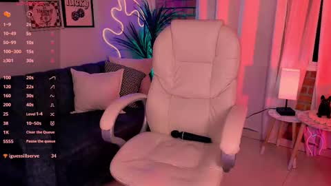 Snapshot of beautifulchleo chatting on October 17, 2:15 am Chleo online show from October 17, 2:15 am