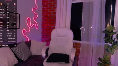 Snapshot of beautifulchleo chatting on January 27, 3:15 am Chleo online show from January 27, 3:15 am