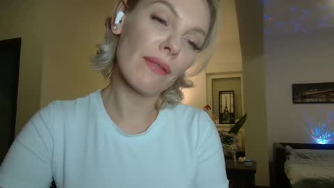 Beautifulkollette online show from January 3, 8:01 pm