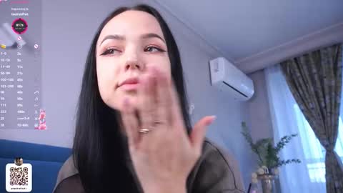 Snapshot of beauty_fuel chatting on October 16, 6:16 am Polly online show from October 16, 6:16 am