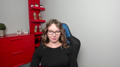 Zoe online show from October 2, 7:46 am