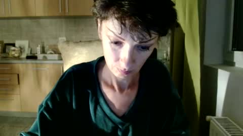 Raluca online show from September 8, 6:29 pm