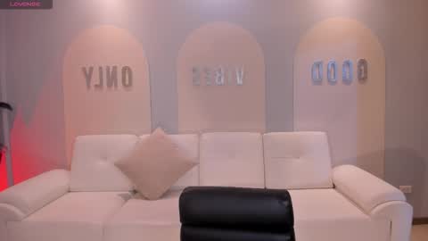 Am Becca online show from September 16, 7:33 pm